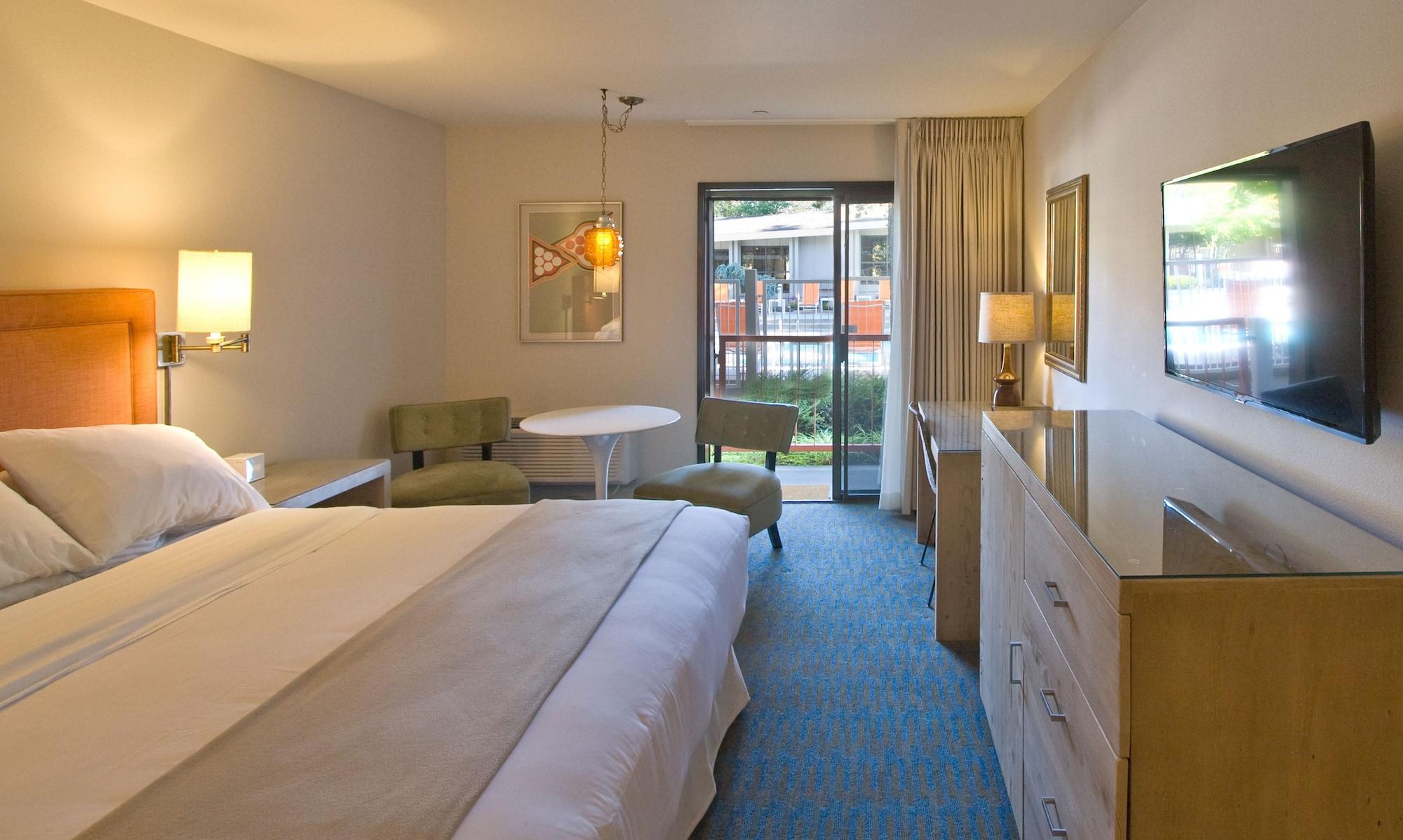 Ashland Hills Hotel & Suites Екстериор снимка