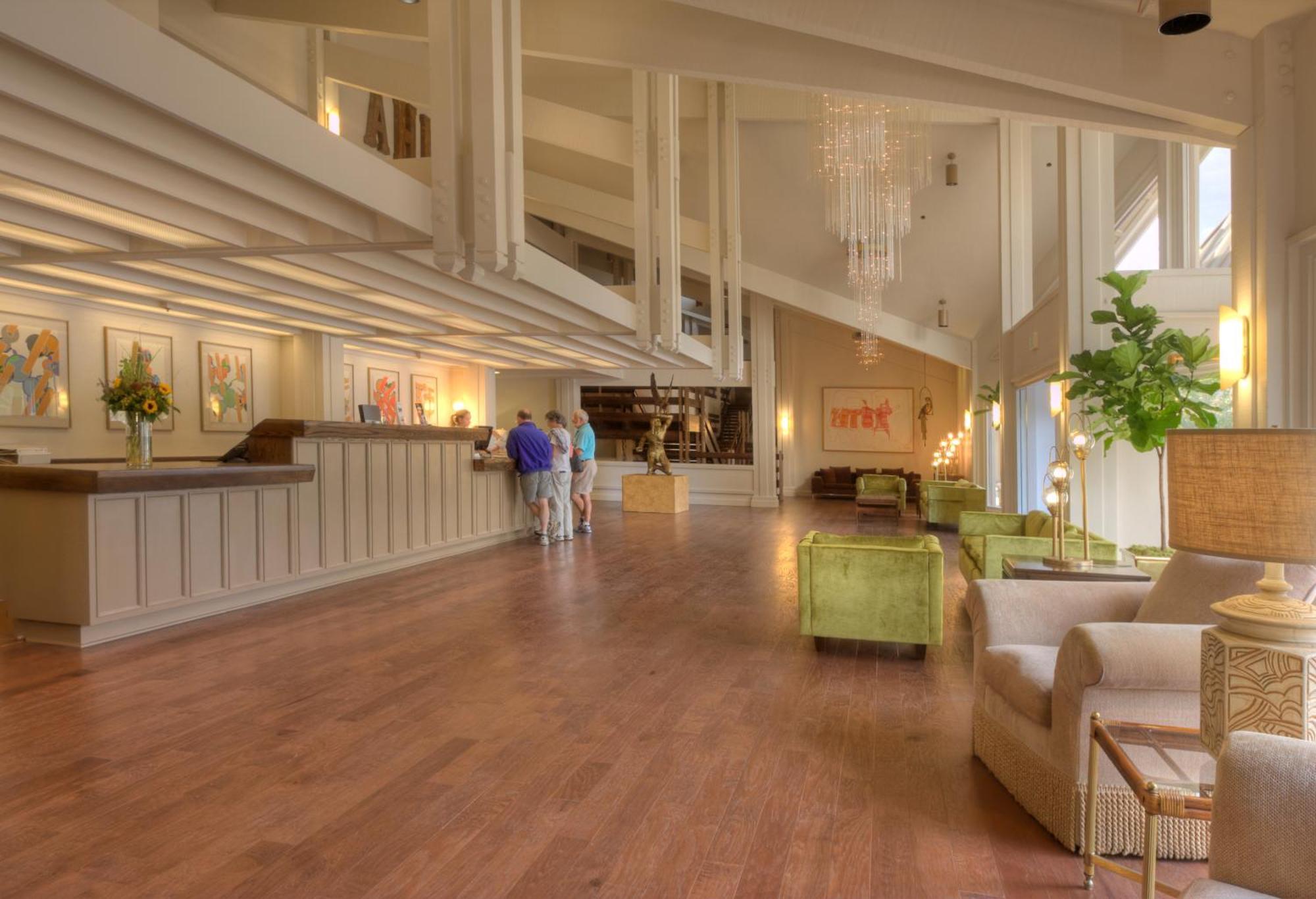 Ashland Hills Hotel & Suites Екстериор снимка