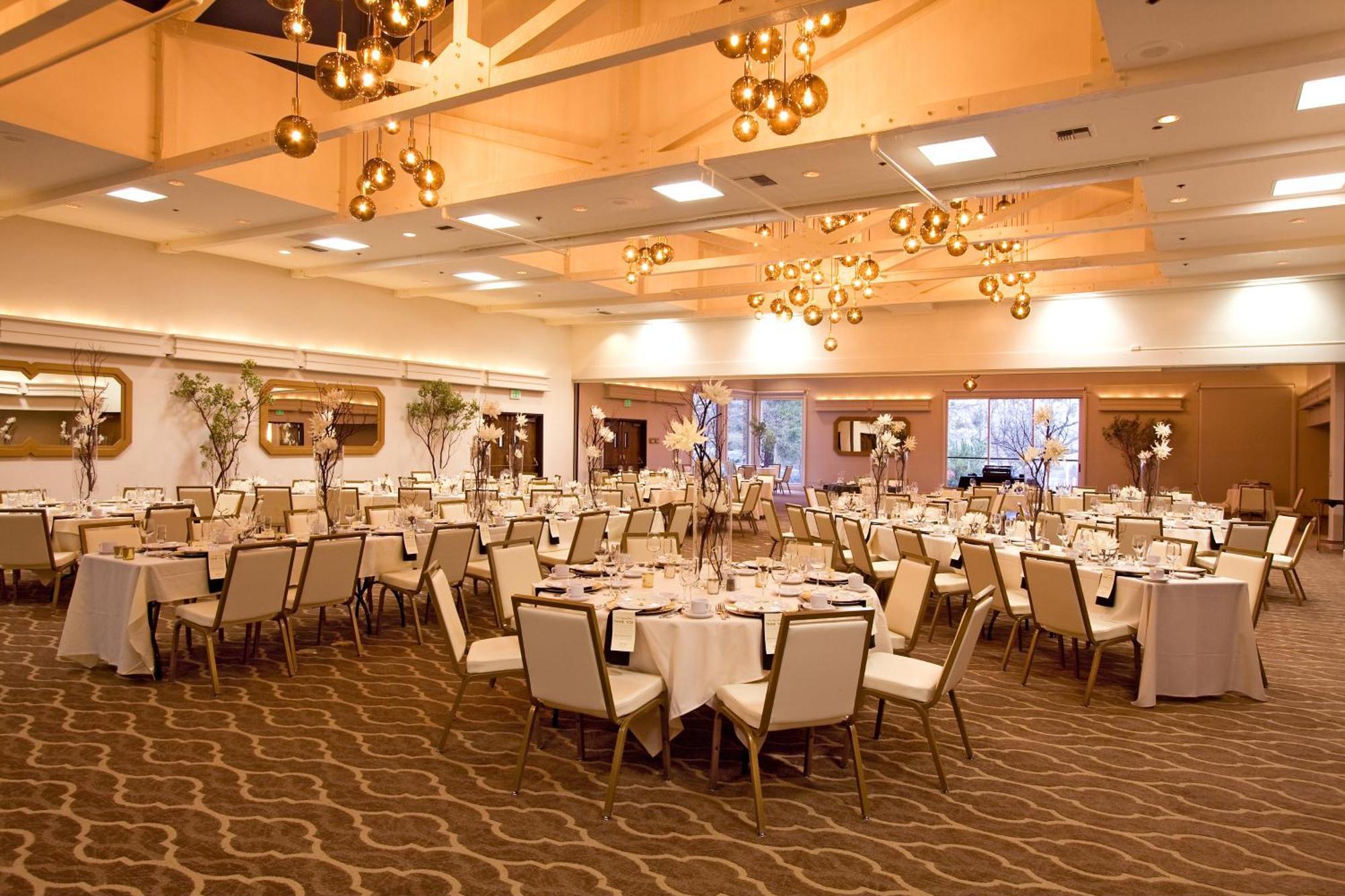 Ashland Hills Hotel & Suites Екстериор снимка