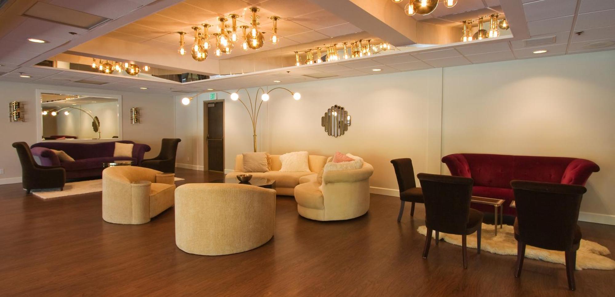 Ashland Hills Hotel & Suites Екстериор снимка