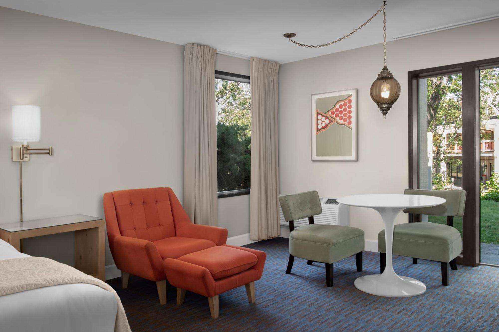 Ashland Hills Hotel & Suites Екстериор снимка