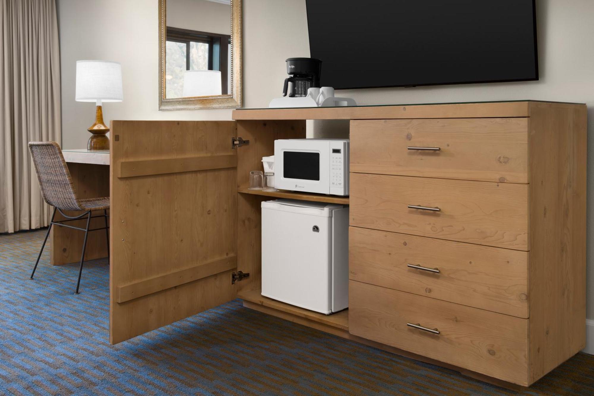 Ashland Hills Hotel & Suites Екстериор снимка