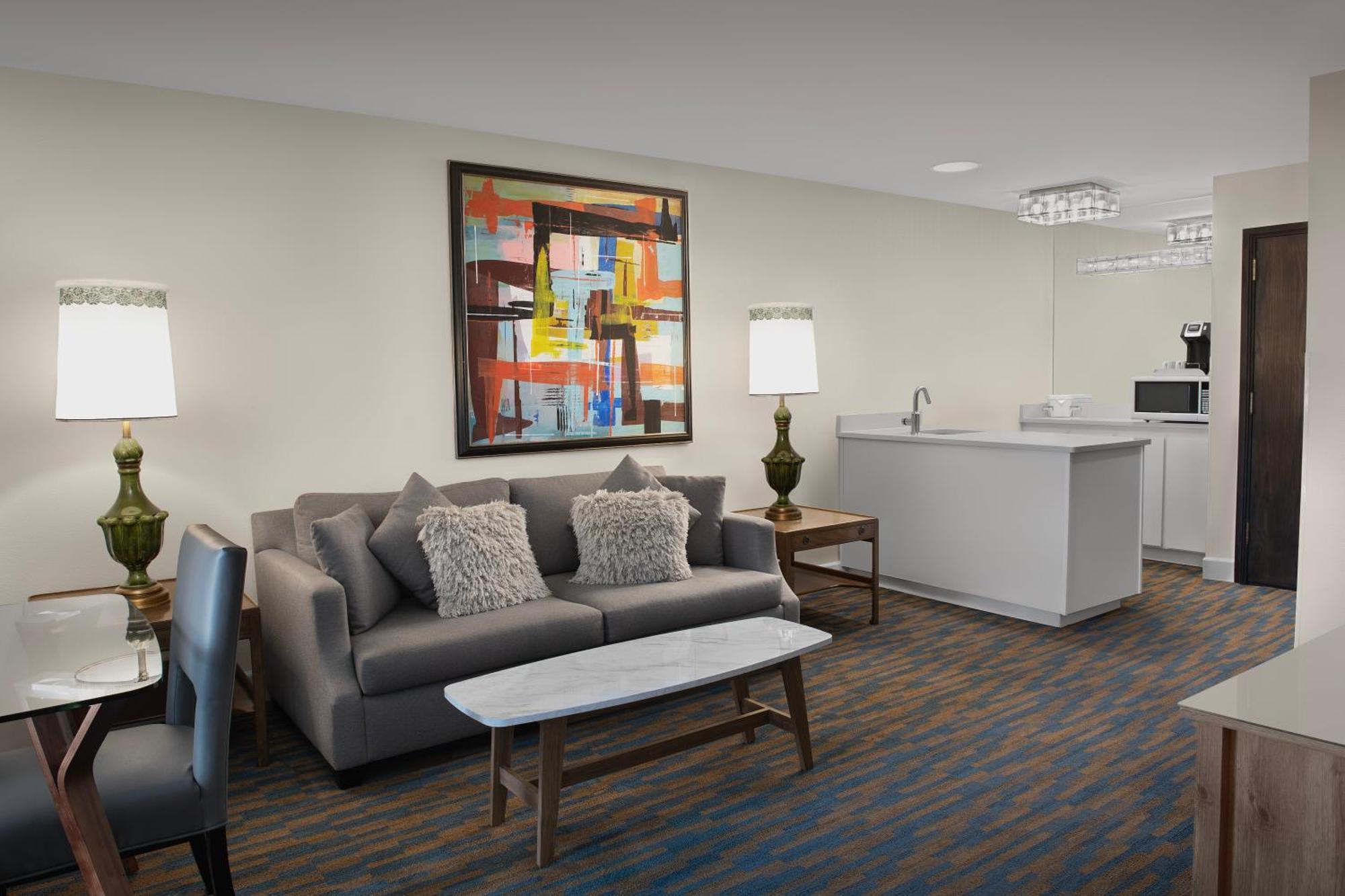 Ashland Hills Hotel & Suites Екстериор снимка