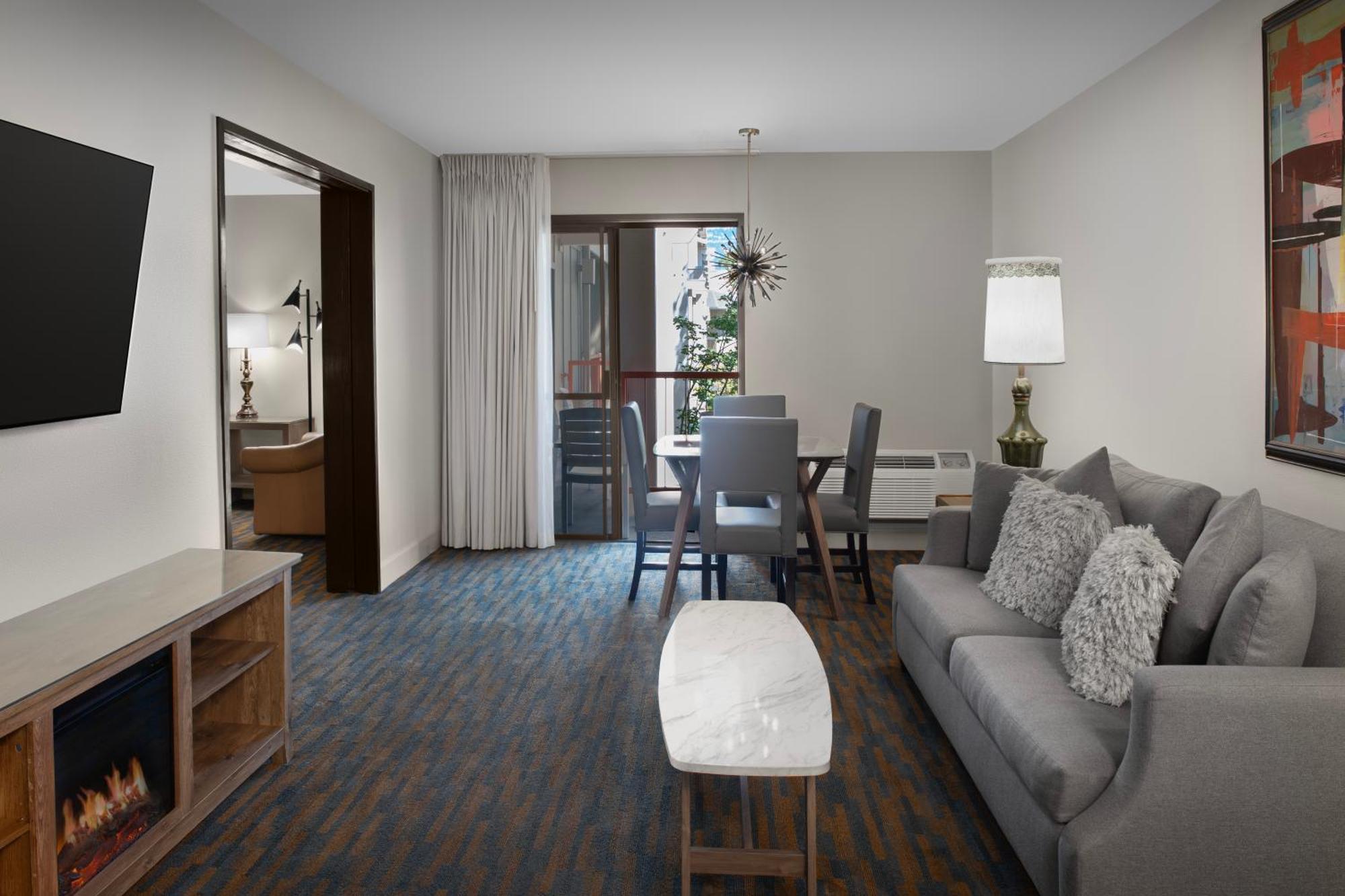 Ashland Hills Hotel & Suites Екстериор снимка