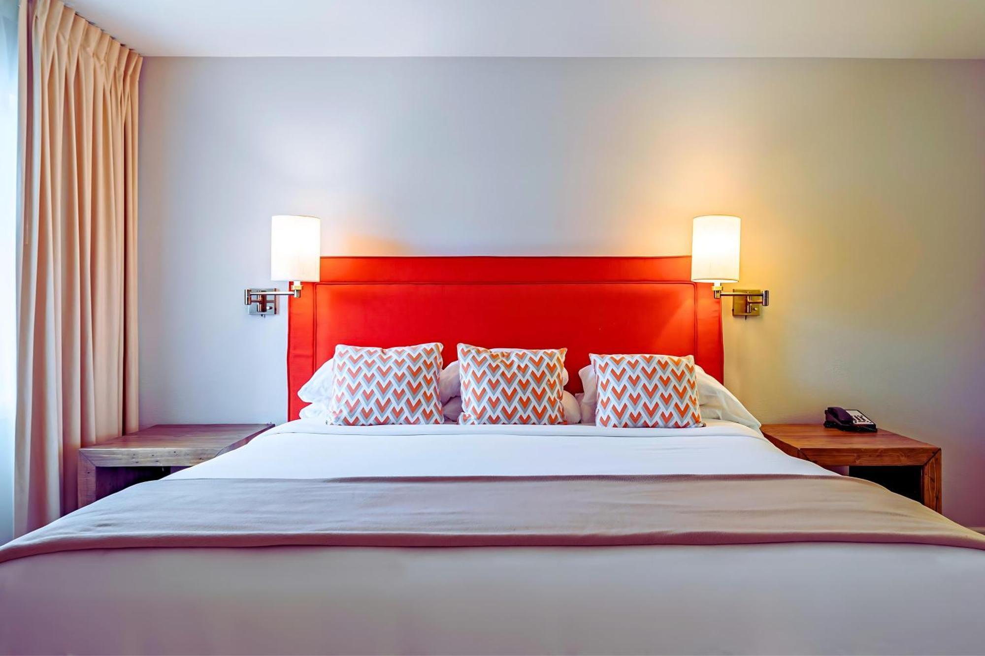 Ashland Hills Hotel & Suites Екстериор снимка